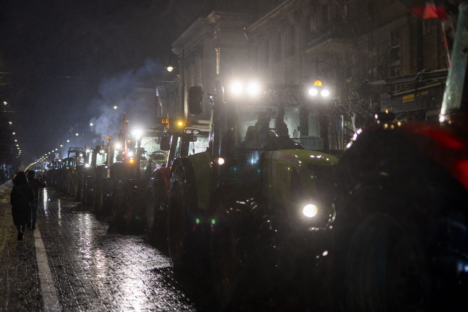 Žemdirbiai tęsia protesto akciją: kels klausimus apie paramą iš įmonių