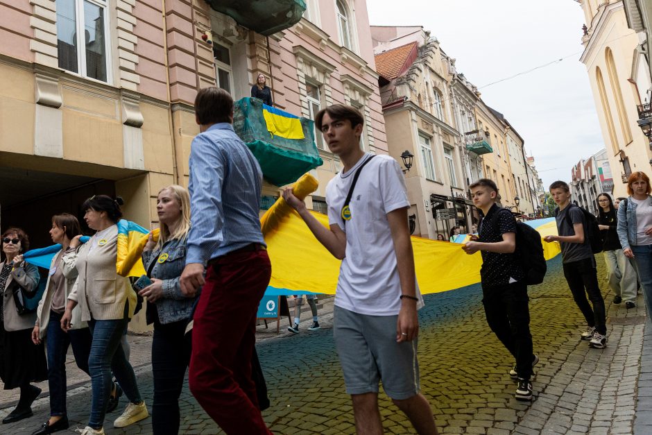 Vilniuje keli šimtai žmonių žygiavo už Rusijoje iki šiol įkalintus Mariupolio gynėjus