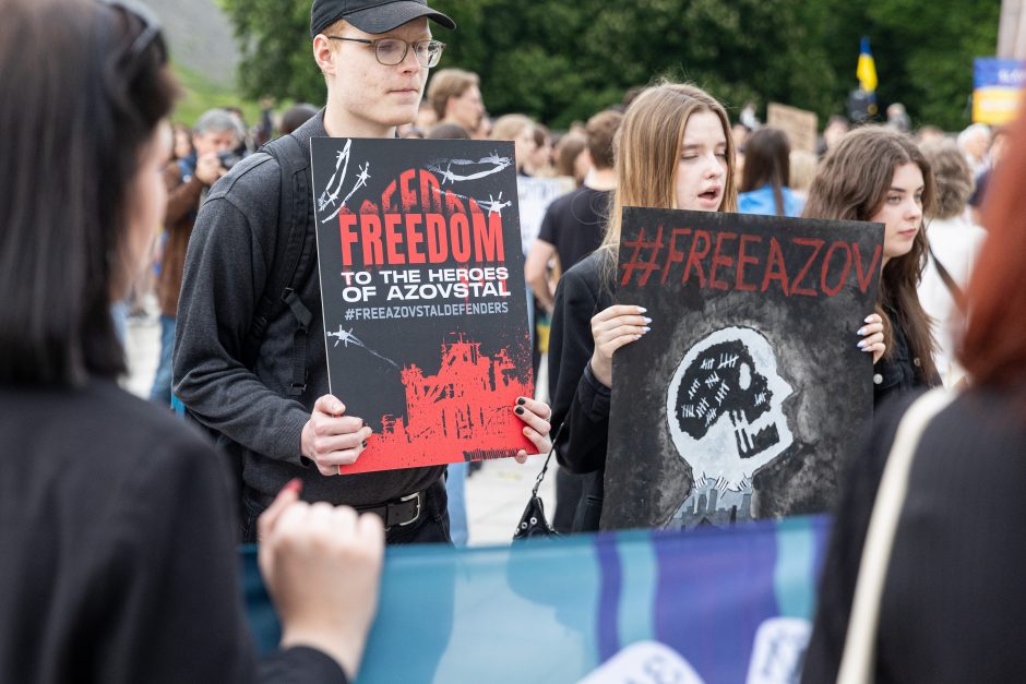 Vilniuje keli šimtai žmonių žygiavo už Rusijoje iki šiol įkalintus Mariupolio gynėjus