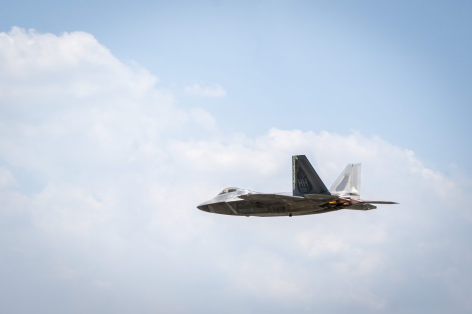 Į Artimuosius Rytus atskrido JAV slapti karo lėktuvai F-22