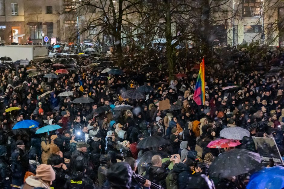 Prie Seimo protestuotojai gėdina socialdemokratus dėl koalicijos su „Nemuno aušra“