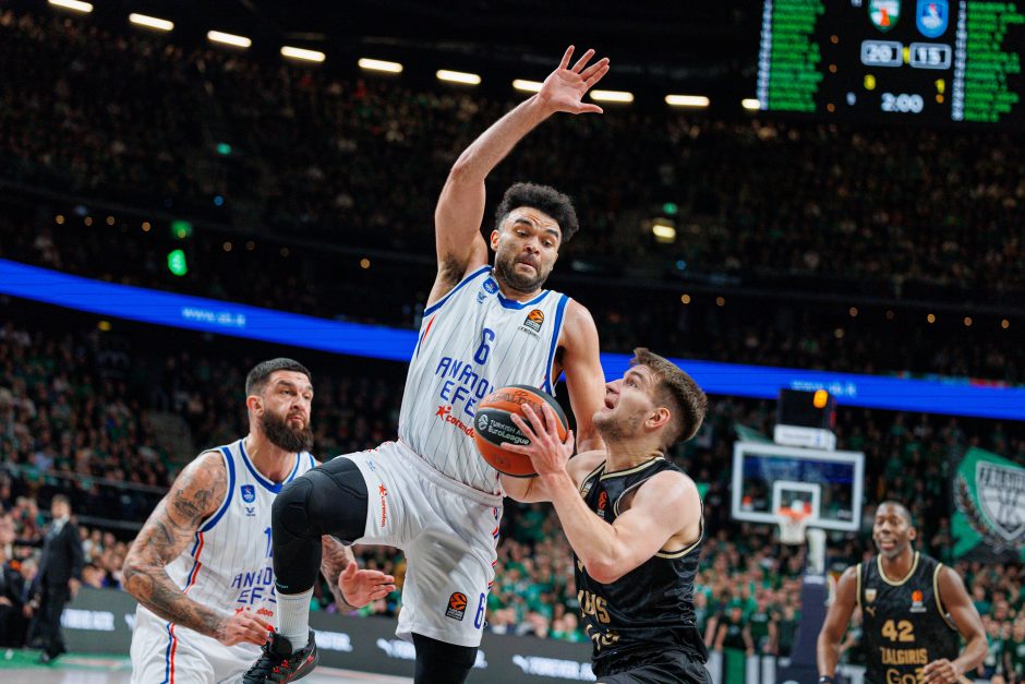  „Žalgiris“ namų arenoje įveikė „Anadolu Efes“ krepšininkus