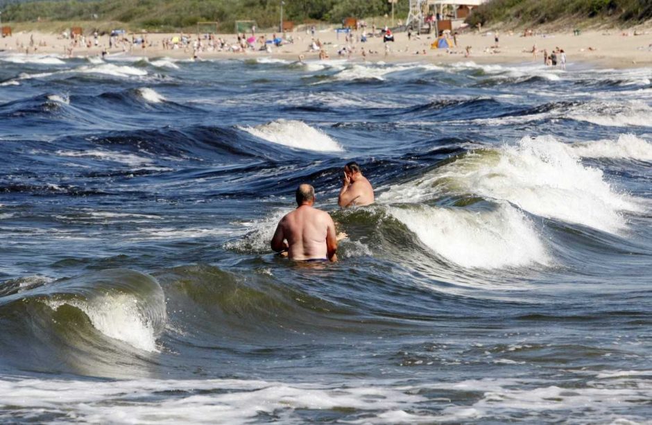 Gelbėtojai įspėja – maudytis jūroje draudžiama