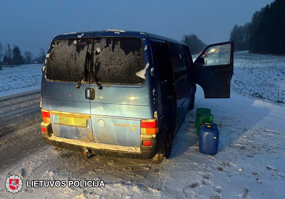 Šalčininkų r. policijos pareigūnams įkliuvo naminukę gabenęs vyras