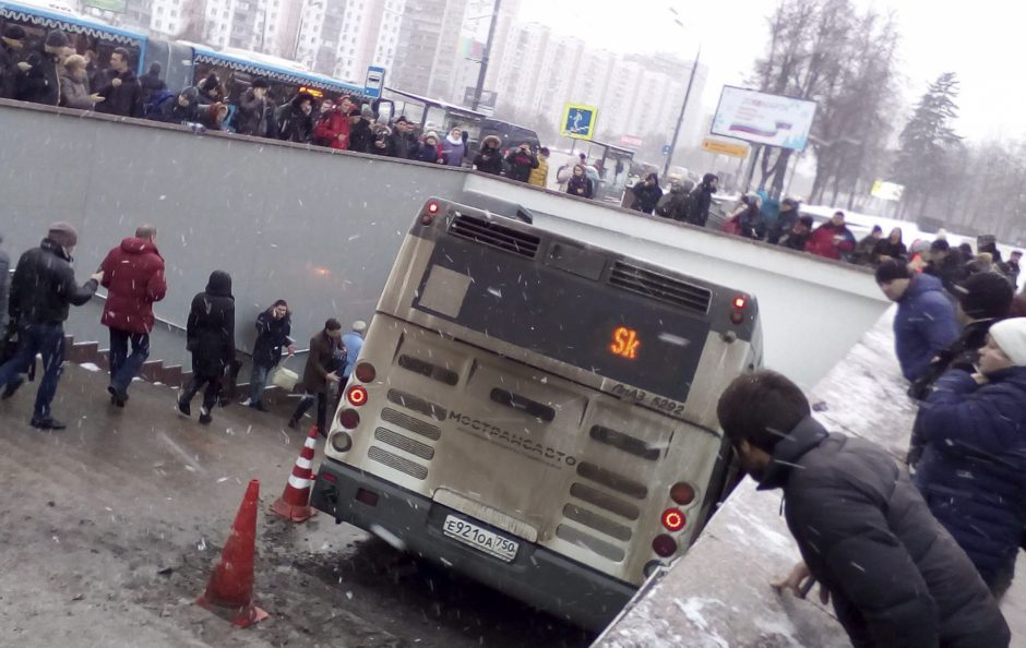 Per autobuso avariją Maskvoje žuvo penki žmonės 