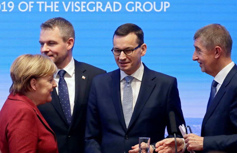 Su Višegrado šalių lyderiais susitikusi A. Merkel siekia glaistyti nesutarimus