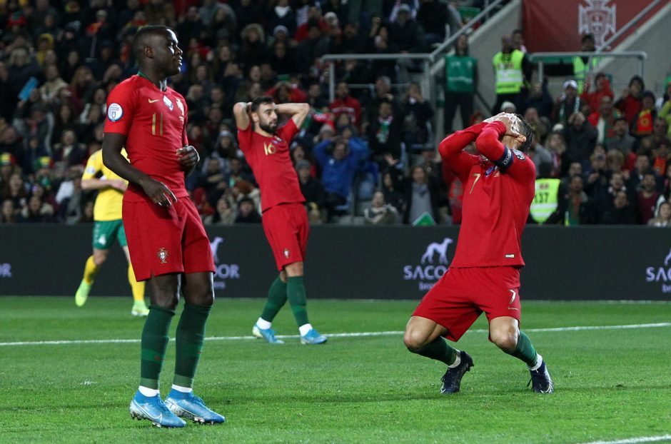 Lietuvos futbolo rinktinė sutriuškinta Portugalijoje