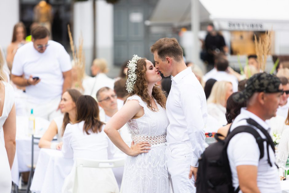 Vilniuje dešimtą kartą surengta „Le Diner en Blanc“ vakarienė