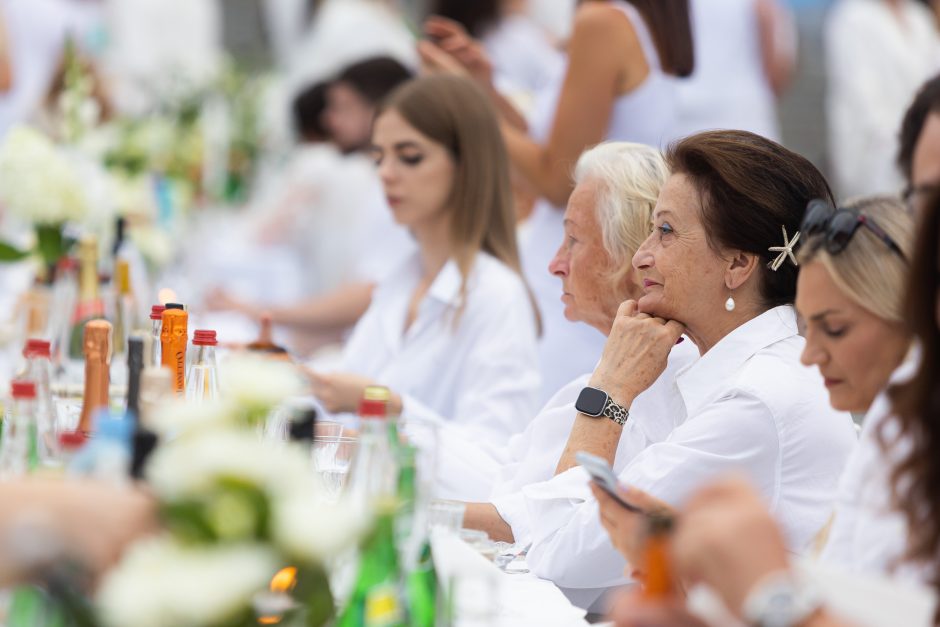 Vilniuje dešimtą kartą surengta „Le Diner en Blanc“ vakarienė