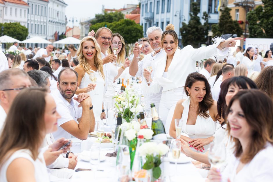 Vilniuje dešimtą kartą surengta „Le Diner en Blanc“ vakarienė