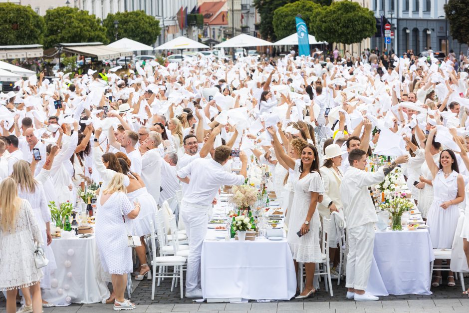 Vilniuje dešimtą kartą surengta „Le Diner en Blanc“ vakarienė