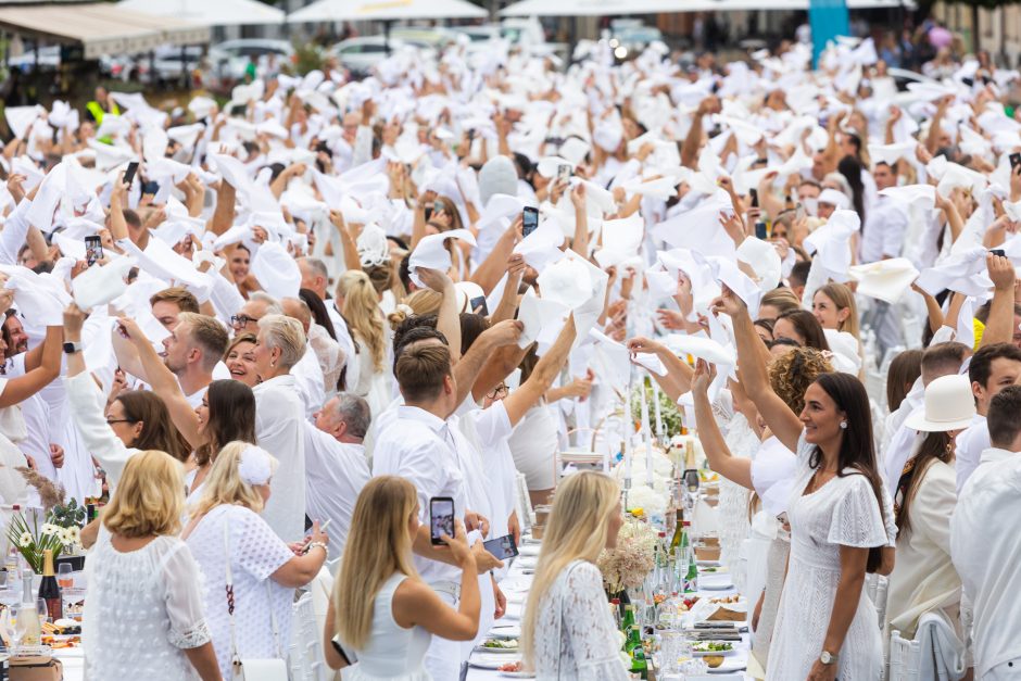 Vilniuje dešimtą kartą surengta „Le Diner en Blanc“ vakarienė