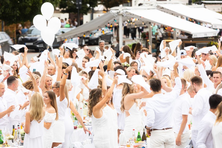 Vilniuje dešimtą kartą surengta „Le Diner en Blanc“ vakarienė