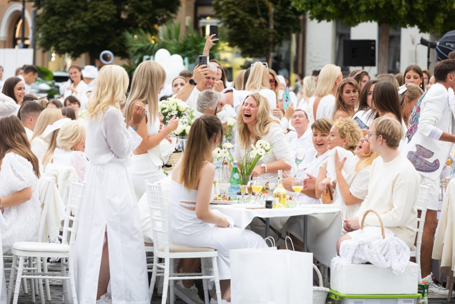 Vilniuje dešimtą kartą surengta „Le Diner en Blanc“ vakarienė