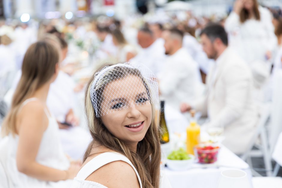 Vilniuje dešimtą kartą surengta „Le Diner en Blanc“ vakarienė