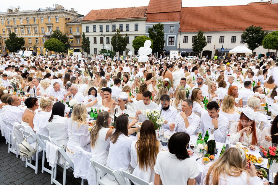 Vilniuje dešimtą kartą surengta „Le Diner en Blanc“ vakarienė