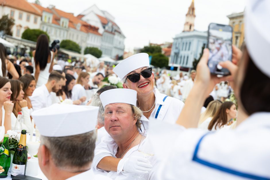 Vilniuje dešimtą kartą surengta „Le Diner en Blanc“ vakarienė