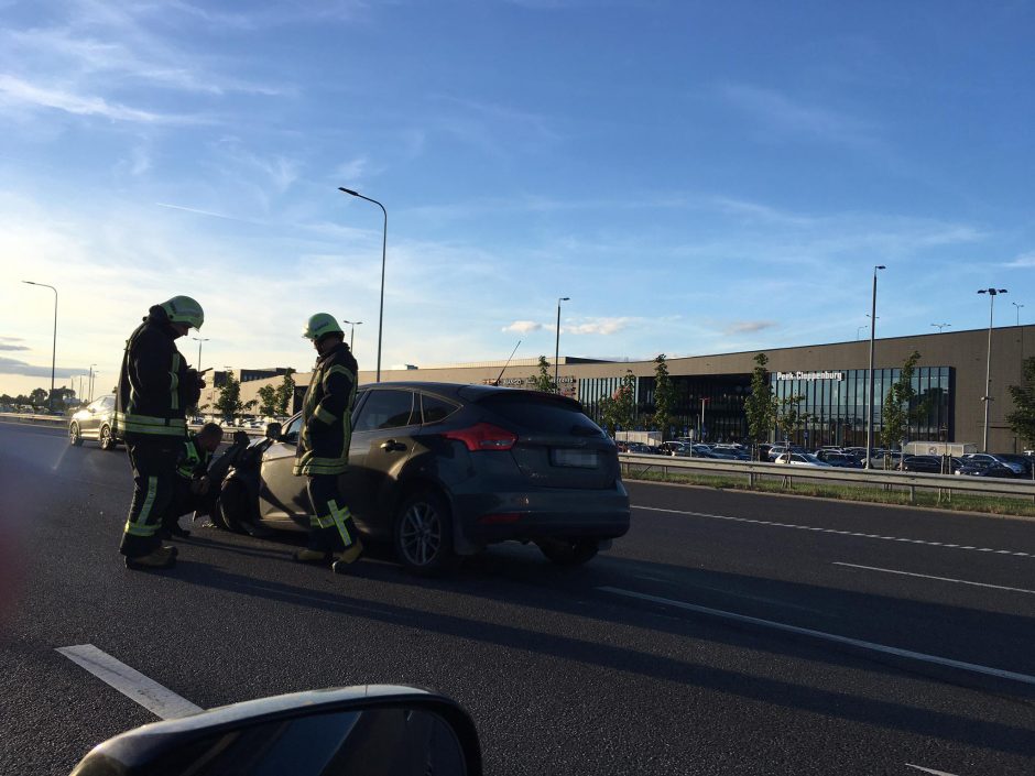 Islandijos plente susidūrė sunkvežimis ir lengvasis automobilis