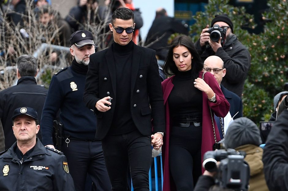 C. Ronaldo išvengė įkalinimo, bet turės sumokėti milžinišką baudą