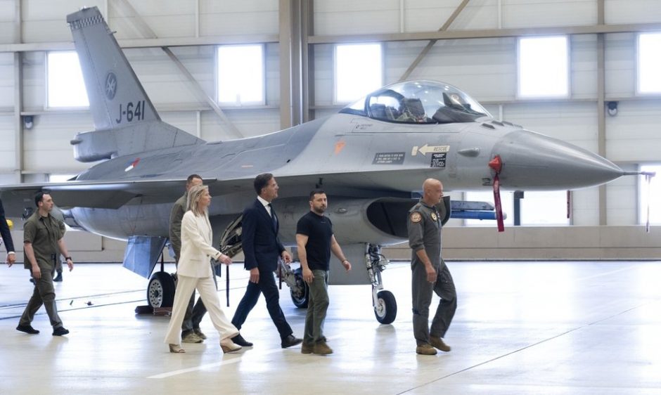Nyderlandai ruošiasi pristatyti Ukrainai 18 naikintuvų F-16
