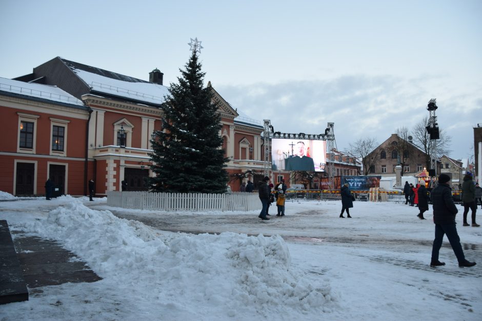 Klaipėdos Teatro aikštėje įžiebta nuostabi Kalėdų eglutė