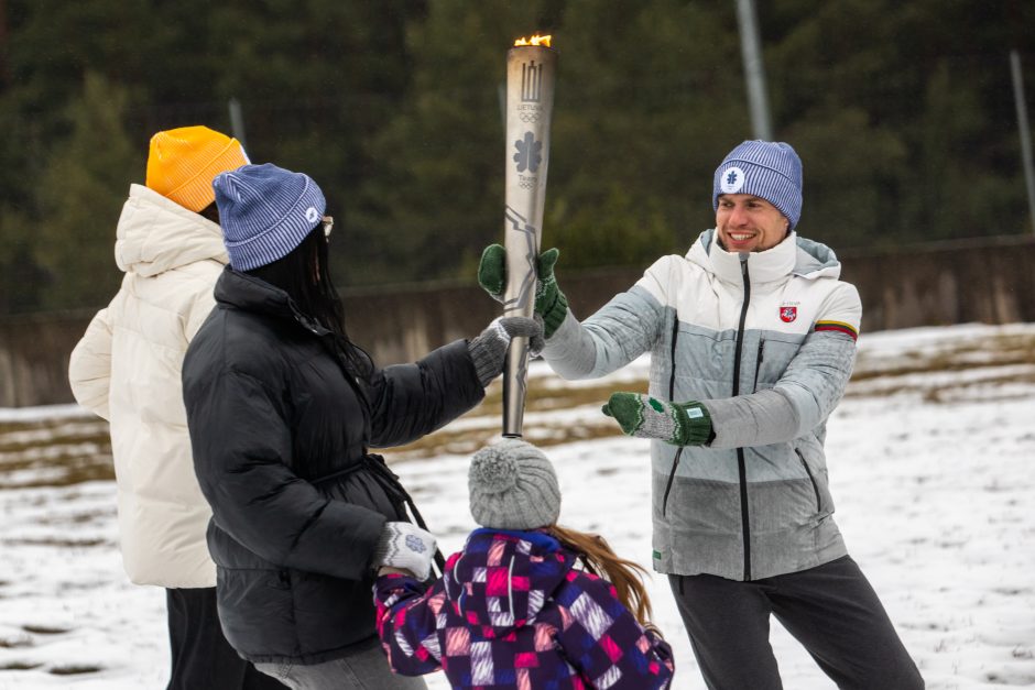 Druskininkuose atidarytas jubiliejinis „LTeam žiemos festivalis 2023“: olimpiečiai įžiebė ugnį