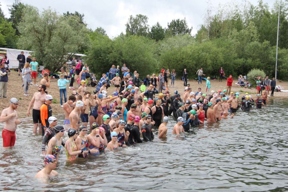 Tradiciniame plaukimo maratone – prizai ne tik greičiausiems