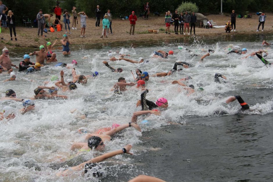 Tradiciniame plaukimo maratone – prizai ne tik greičiausiems