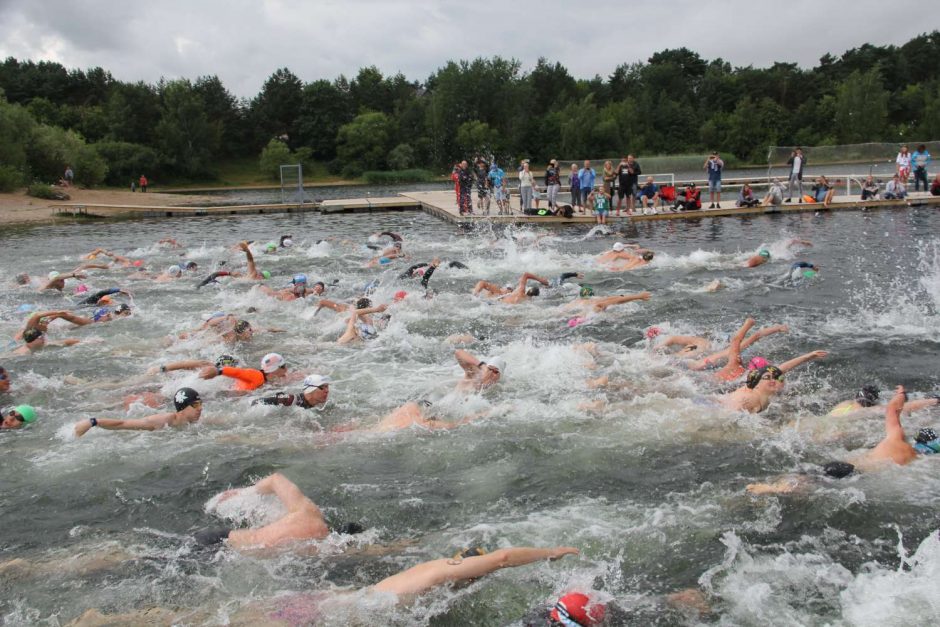 Tradiciniame plaukimo maratone – prizai ne tik greičiausiems