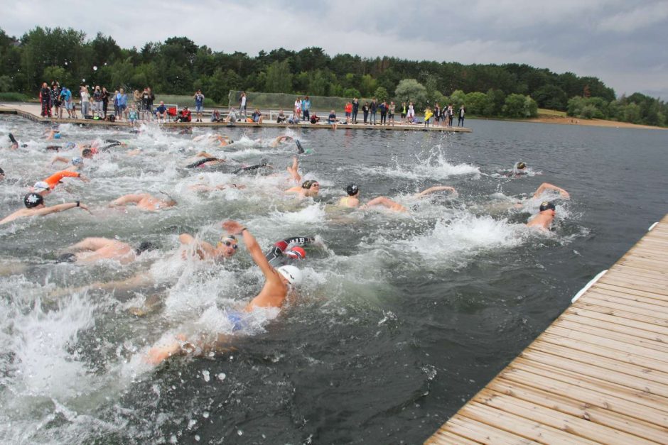 Tradiciniame plaukimo maratone – prizai ne tik greičiausiems