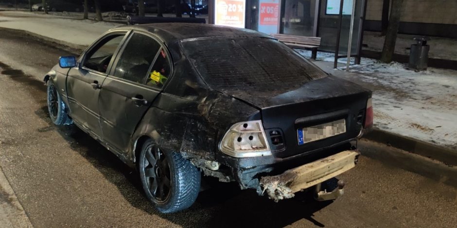 Policija: nuotraukos ne iš sąvartyno, tokie automobiliai rieda Kauno gatvėmis