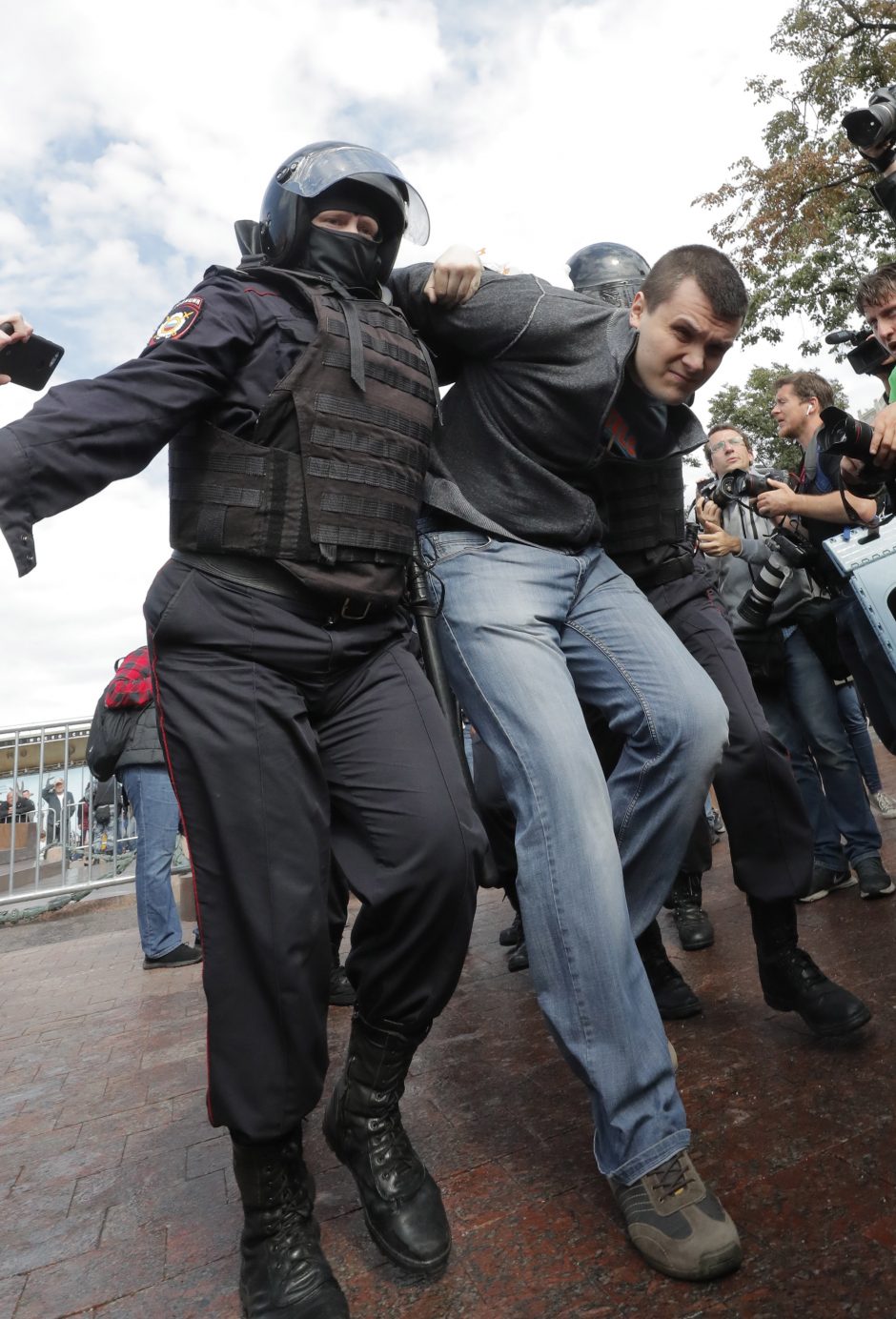 Prancūzija smerkia jėgos panaudojimą per protestą Maskvoje