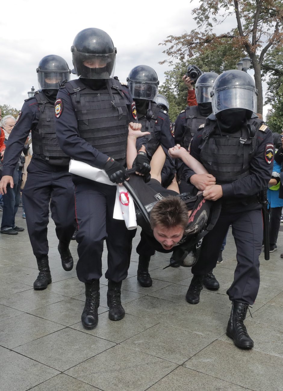 Prancūzija smerkia jėgos panaudojimą per protestą Maskvoje