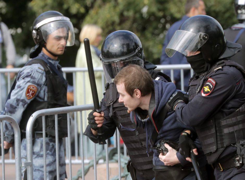 Prancūzija smerkia jėgos panaudojimą per protestą Maskvoje