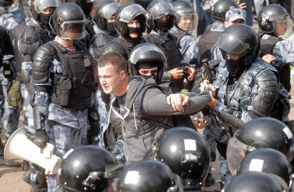 Prancūzija smerkia jėgos panaudojimą per protestą Maskvoje