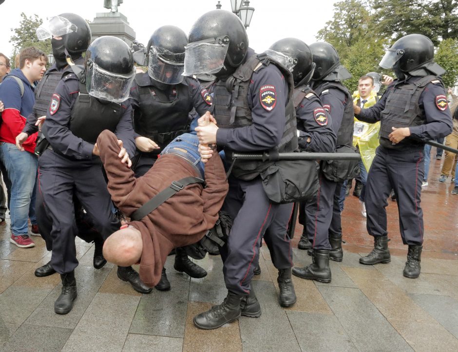 Prancūzija smerkia jėgos panaudojimą per protestą Maskvoje