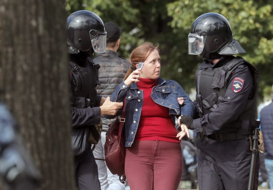 Prancūzija smerkia jėgos panaudojimą per protestą Maskvoje