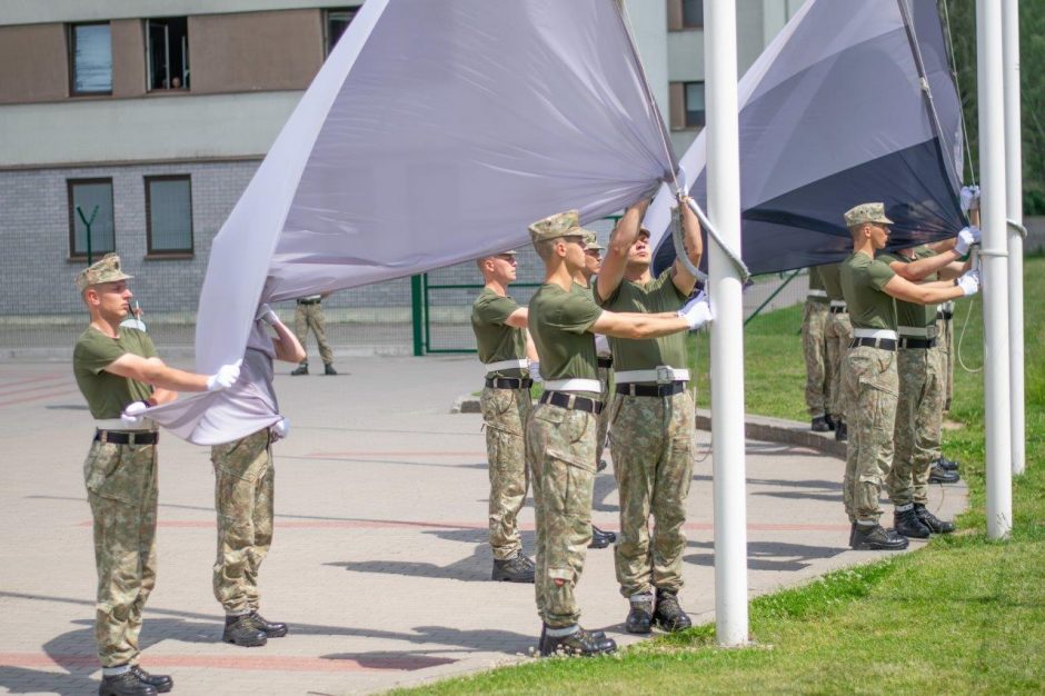 Sekmadienį vyksiančią vėliavų keitimo ceremoniją prie Prezidentūros atliks šauktiniai