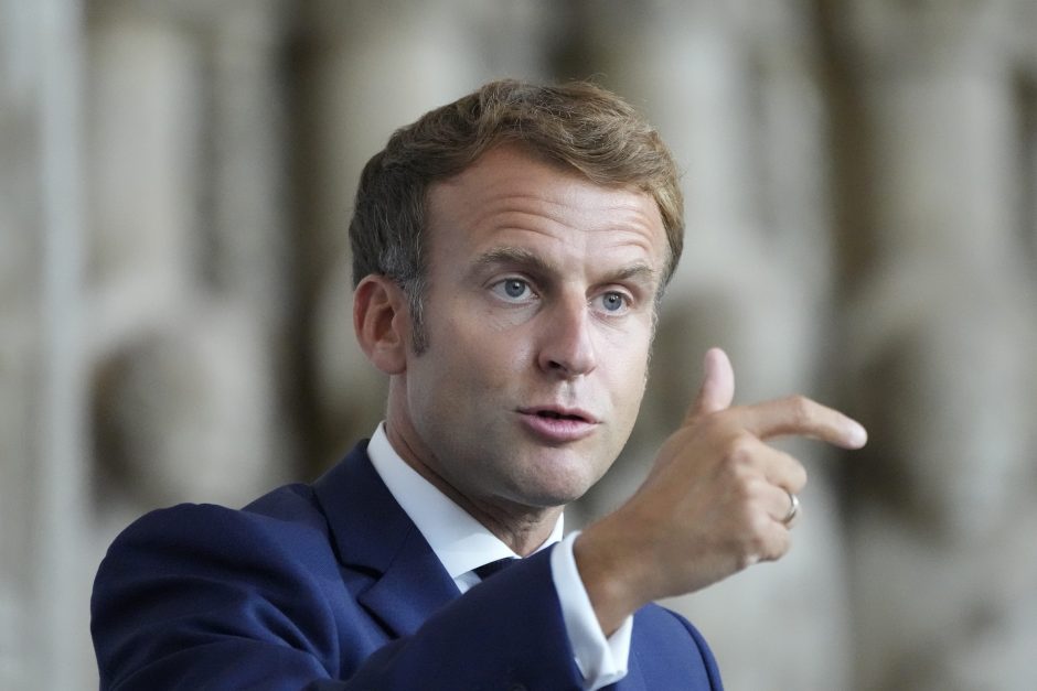 E. Macronas: dėl saugumo krizės olimpinių žaidynių atidarymo ceremonija būtų perkelta