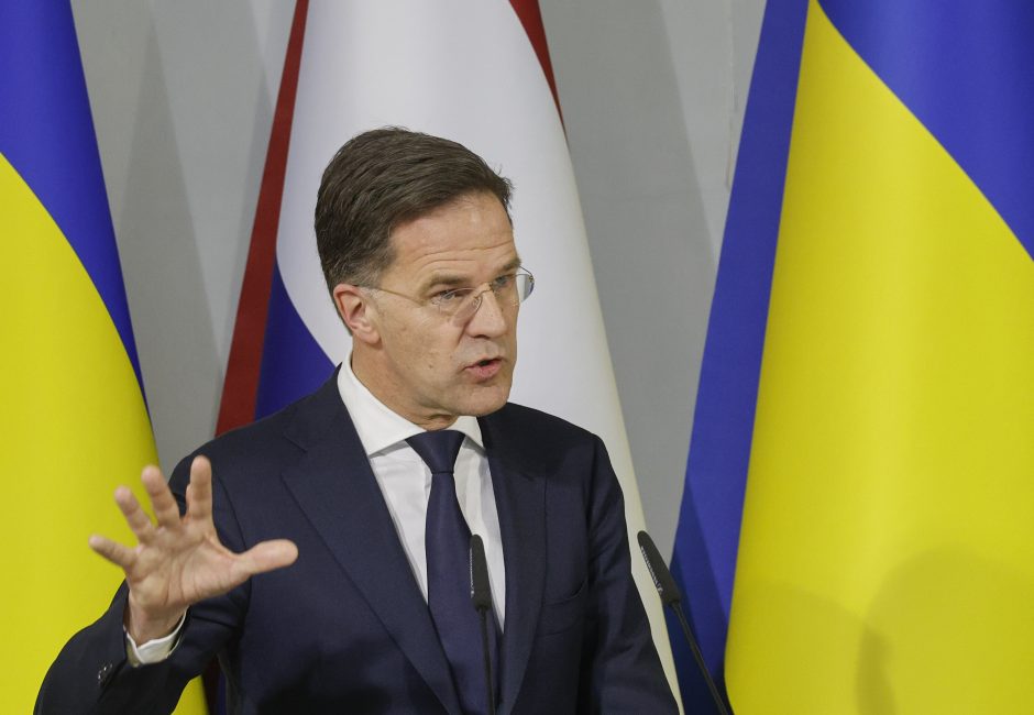 M. Rutte: Nyderlandai perduos Ukrainai karinių katerių ir haubicų