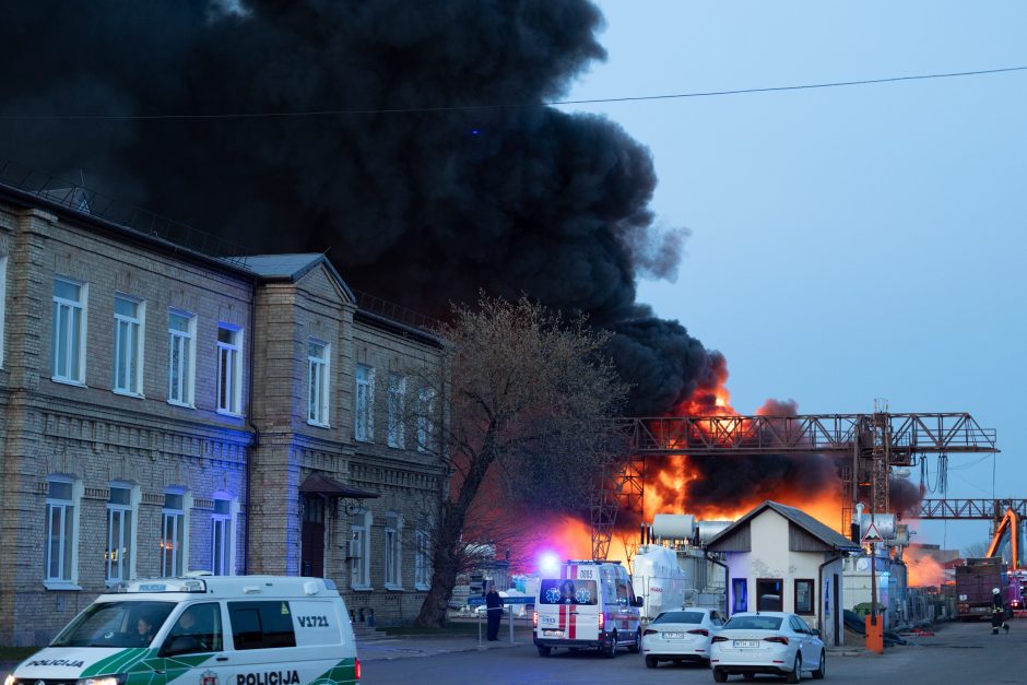 Didelis gaisras sostinėje: ugniagesių pajėgos paliko gaisravietę