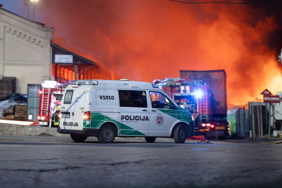 Didelis gaisras sostinėje: ugniagesių pajėgos paliko gaisravietę