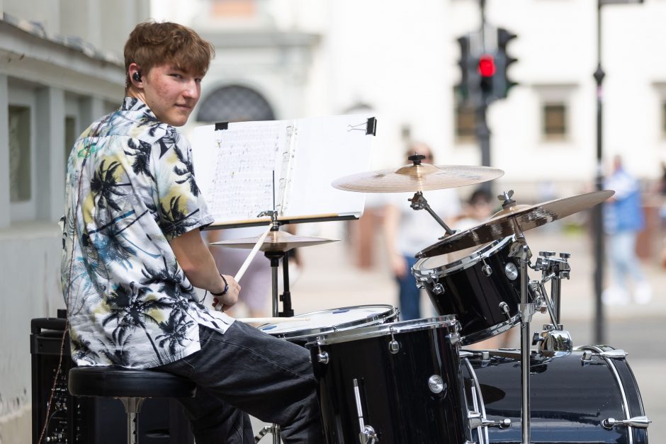 Lietuvoje vyksta Gatvės muzikos diena: sostinėje šventės dalyviai kviečia mokytis šventės dainų