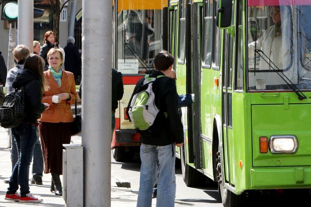 Neįprastos lenktynės: kaunietis prieš troleibusą