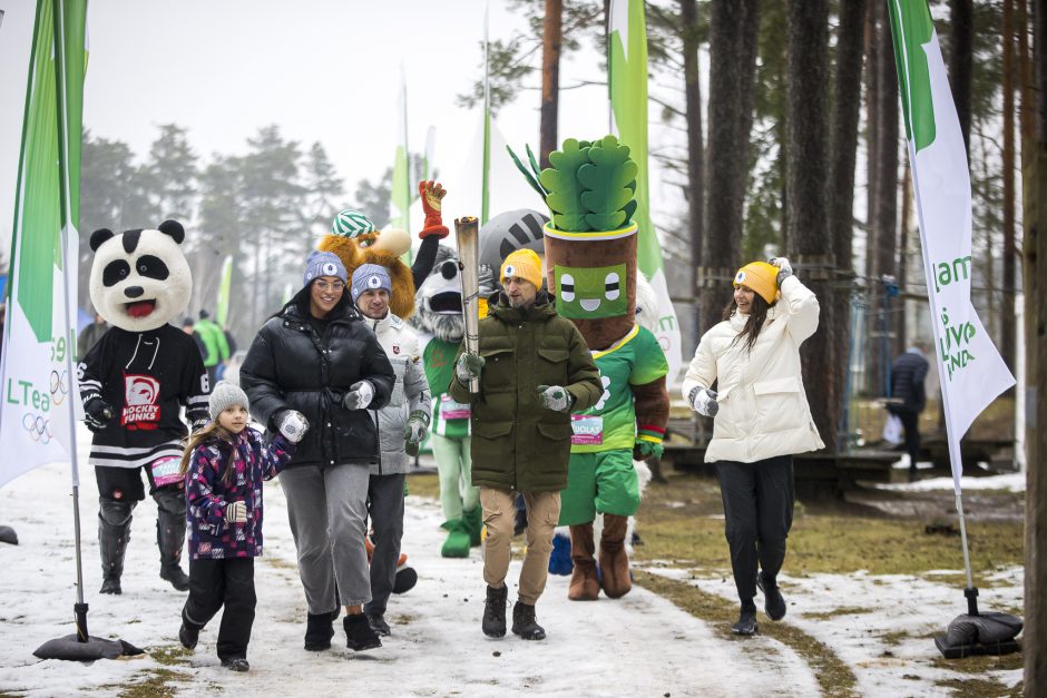 Druskininkuose atidarytas jubiliejinis „LTeam žiemos festivalis 2023“: olimpiečiai įžiebė ugnį