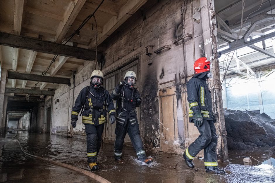 Ugniagesių atstovas po Alytaus gaisro: reikia keisti vadovus ir kelti atlyginimus
