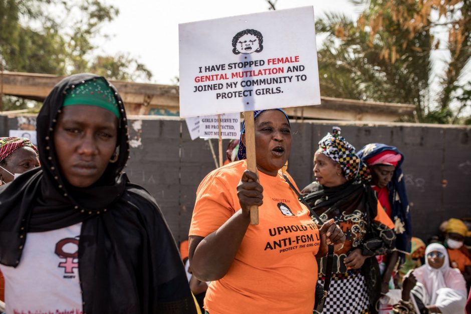 Gambijos parlamentarai balsavo už draudimo žaloti moterų lyties organus išsaugojimą