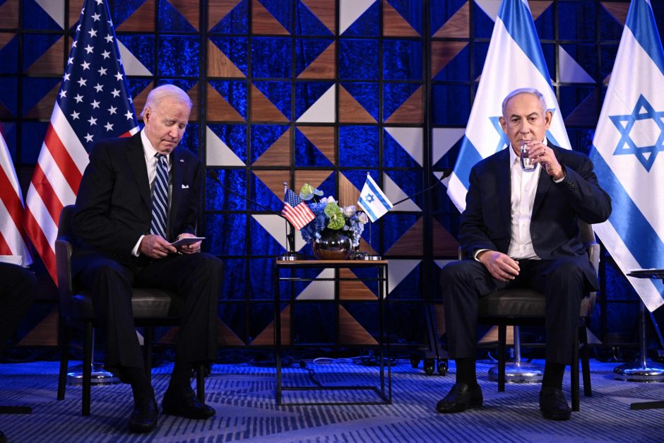 JAV: J. Bidenas ir Izraelio premjeras susitiks, jei prezidentas pasveiks nuo COVID-19 