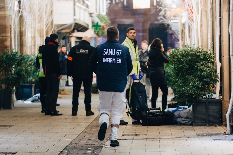 Strasbūre per šaudymą Kalėdų mugėje žuvo trys žmonės