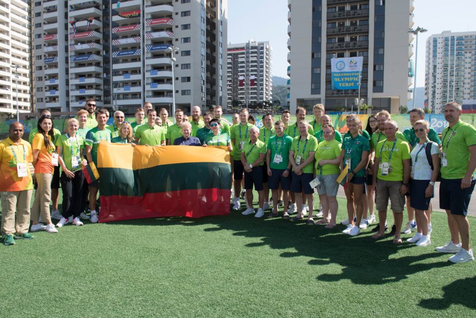 Lietuvos sportininkus olimpiniame kaimelyje aplankė prezidentė